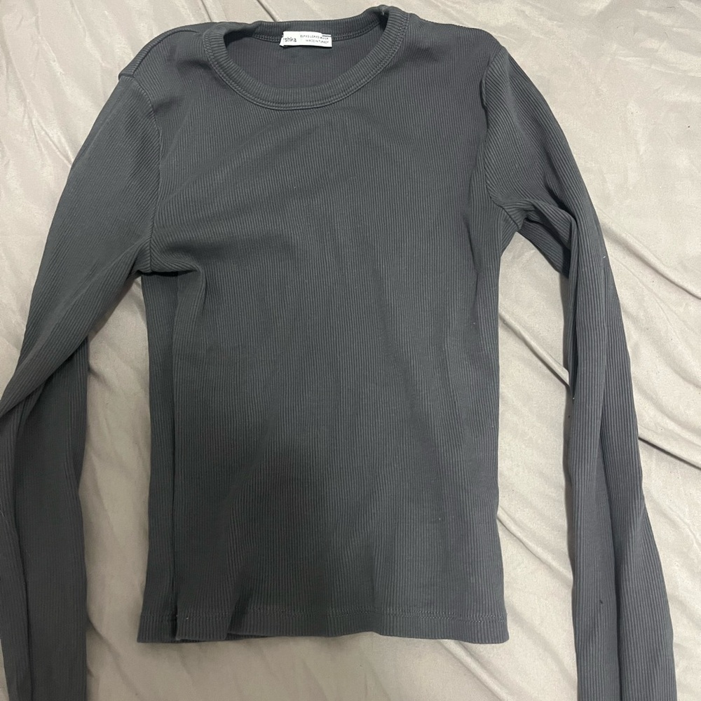 Long sleeve grey ribbed shirt
